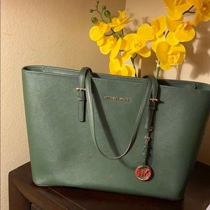 Authentic Green Michael Kors Jet Set Top Zip Tote